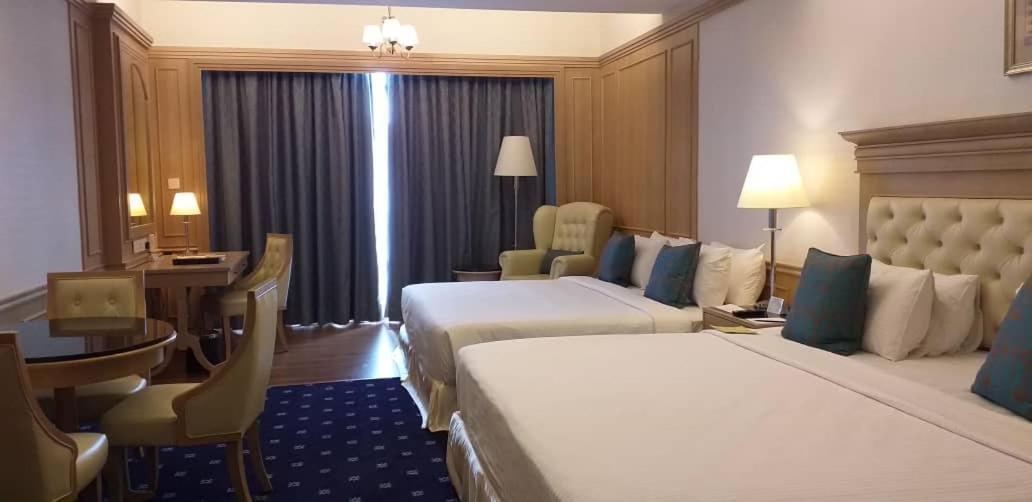 Royale Chulan Penang Hotel George Town Exterior foto
